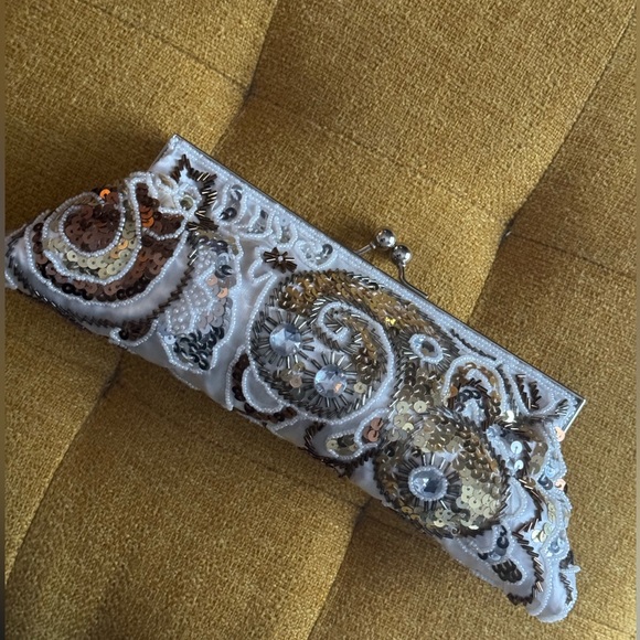 Clutch - Picture 3 of 9